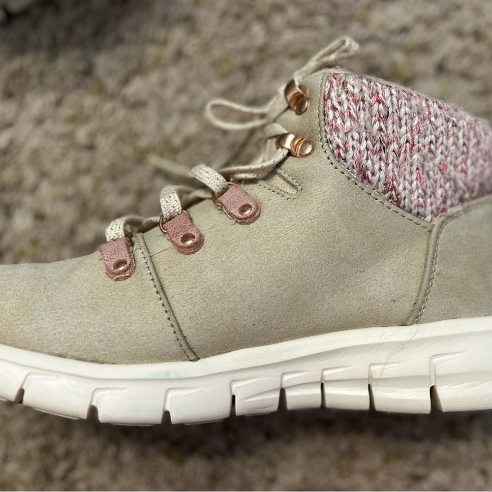 Skechers Women's Tan & Pink Lace up stylish Ankle Boots for hiking. - Picture 7 of 9